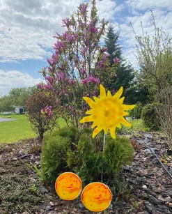 Kugeln & Zapfen^Cristalica GmbH Gartenskulptur Glaskugel 20 cm gelb inkl. Stab