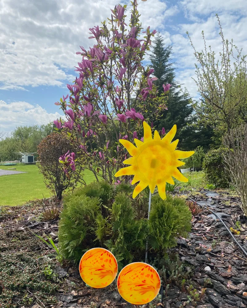 Kugeln & Zapfen^Cristalica GmbH Gartenskulptur Glaskugel 20 cm gelb inkl. Stab