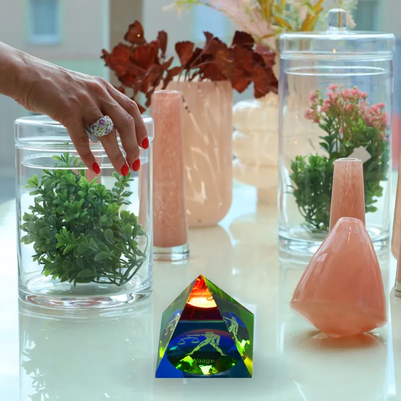 Valentienstag|Frauen^Cristalica Glaspyramide mit Sternzeichen Höhe ca. 6,5cm