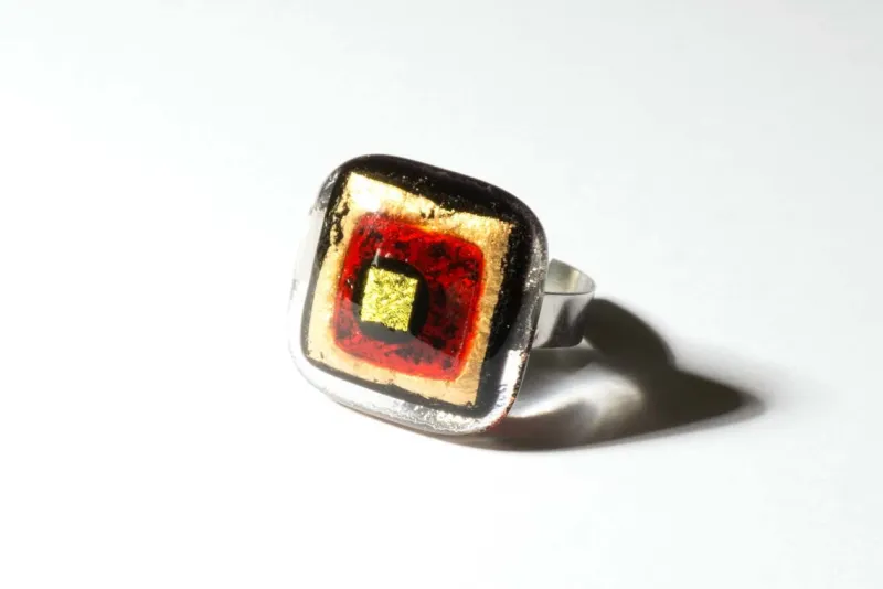Ringe|Fusing Glasschmuck^Cristalica Ring mit Glasstein Rot Gold Fusing