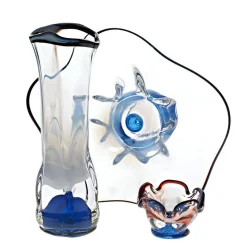 Schalen^Art Glass Schale mit blauem Fuss