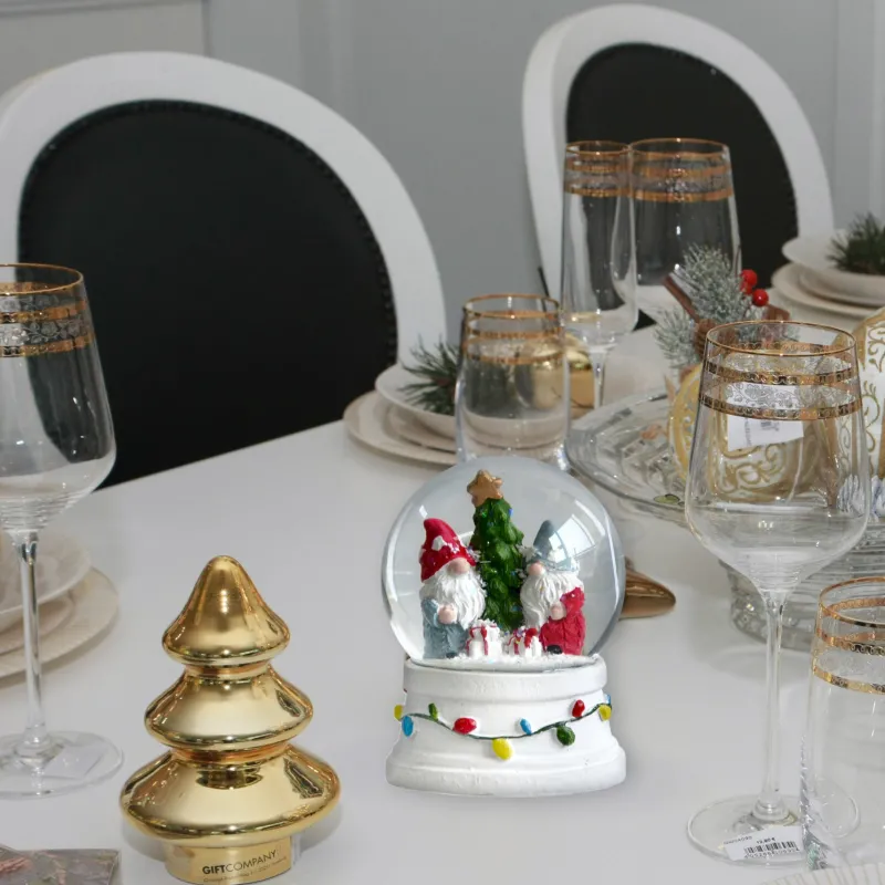 Weihnachten|Weihnachten^Cristalica Schüttelkugel-Schneemann oder Zwerge auf Sockel Höhe ca. 9,2cm